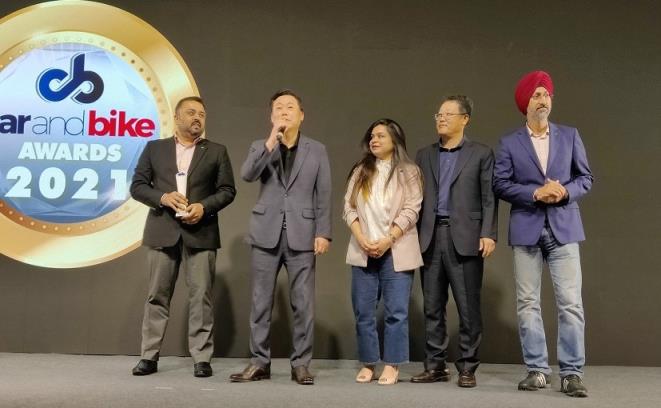 Team Kia Motors India receives 2021 CNB Car Manufacturer Of The Year award