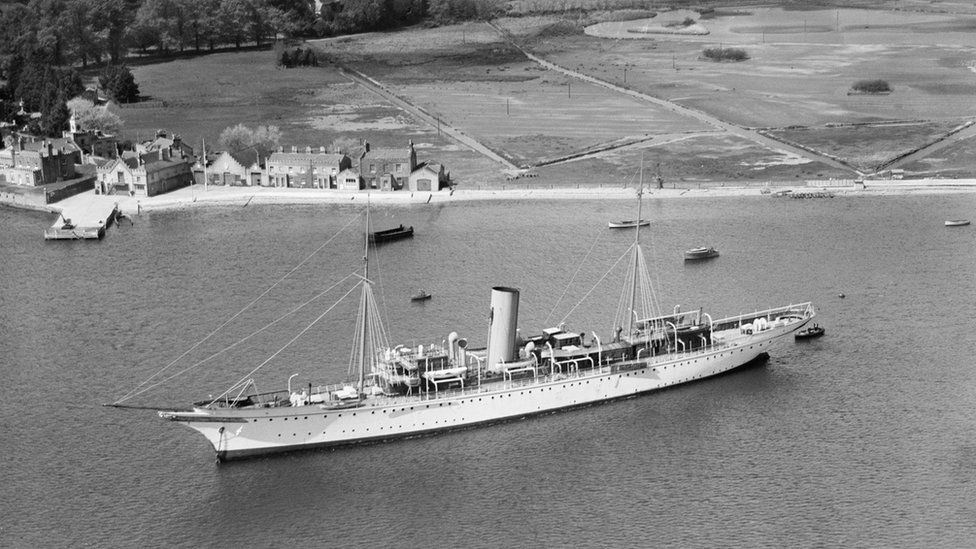 An aerial view of Mo<em></em>ntague Grahame-White's steam yacht Alacrity, Brownsea Island, Dorset, taken in April 1933