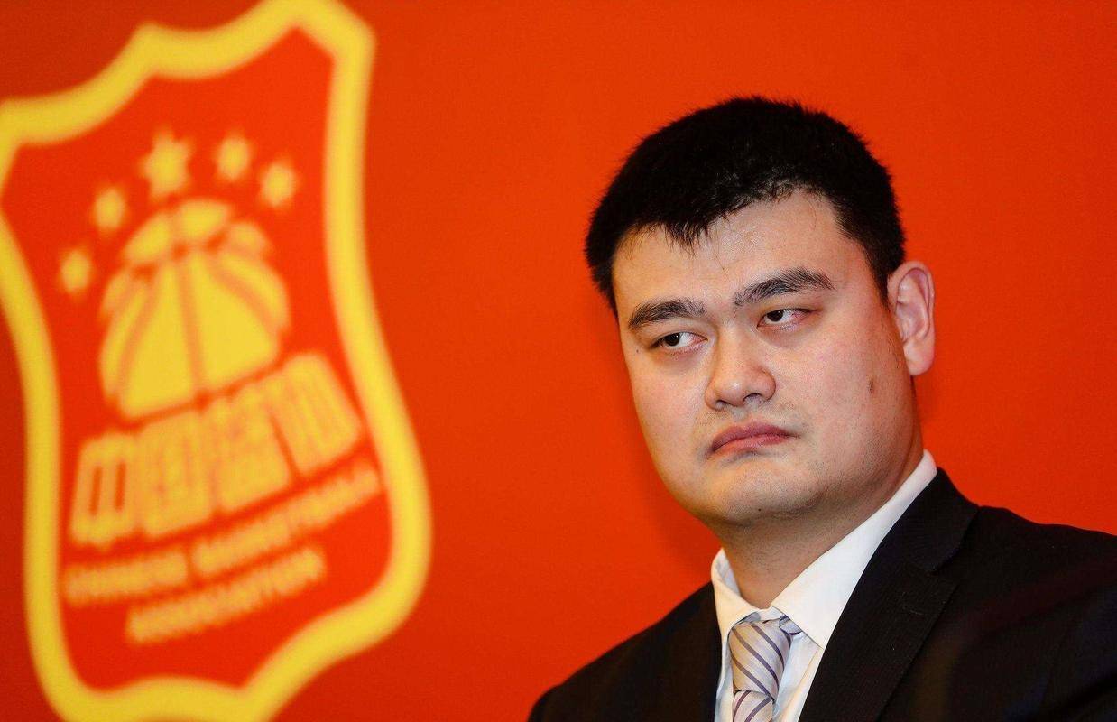 新疆男篮官宣退出CBA，中国篮协不强留，姚明沉默无回应