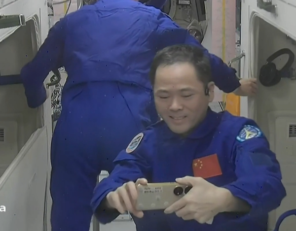 华为手机已上天！中国航天员带华为P50入驻空间站